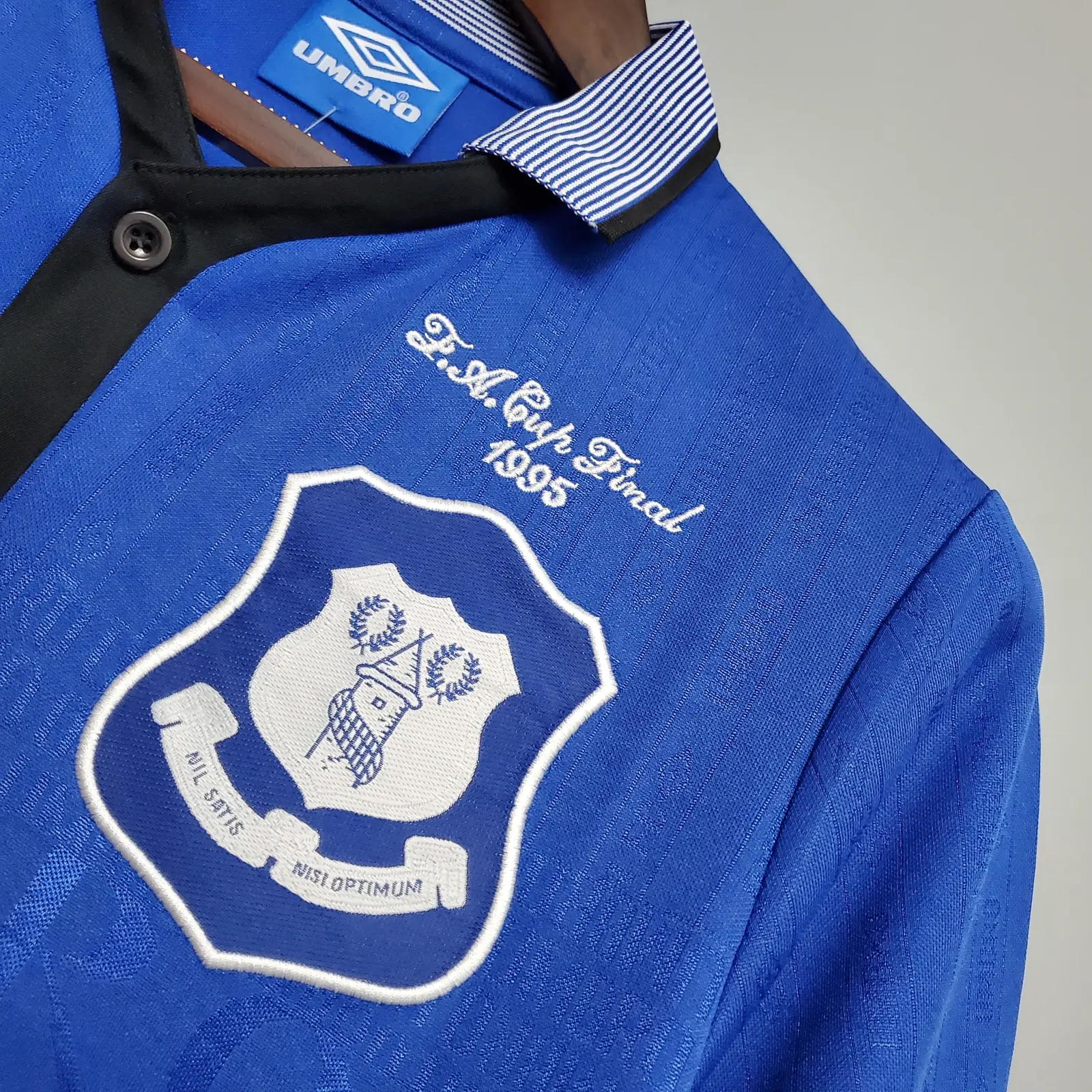 Retro Everton 1994/95 Home Shirt thumbnail 2