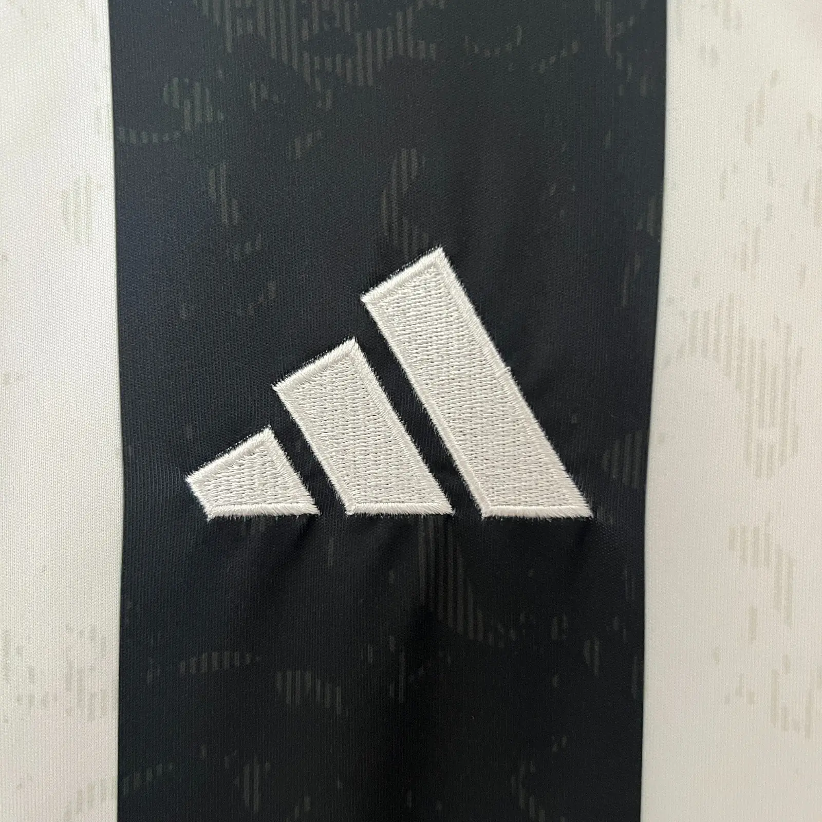2024/25 Juventus Home Shirt thumbnail 2