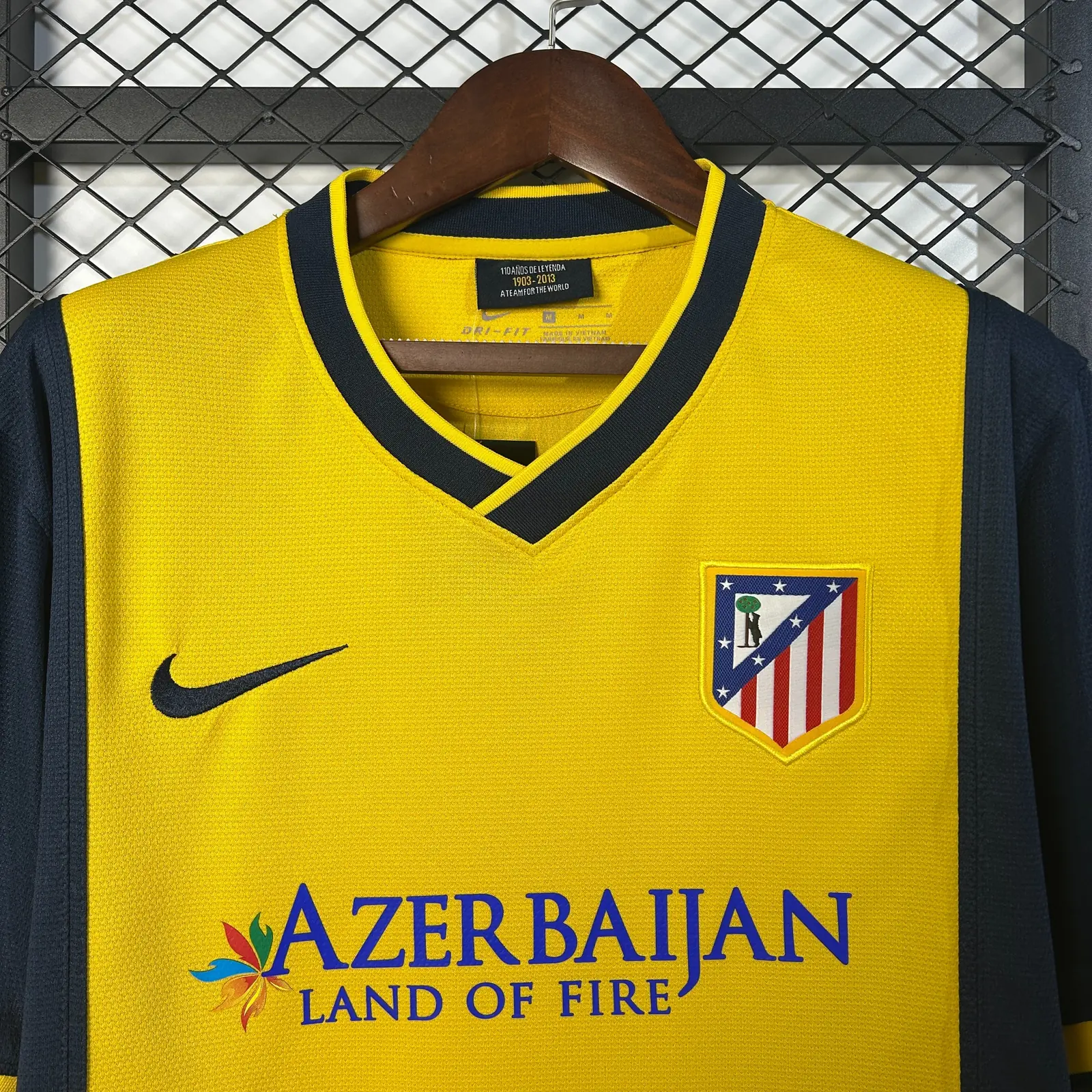 Retro Atlético Madrid 2013/14 Away Shirt thumbnail 3