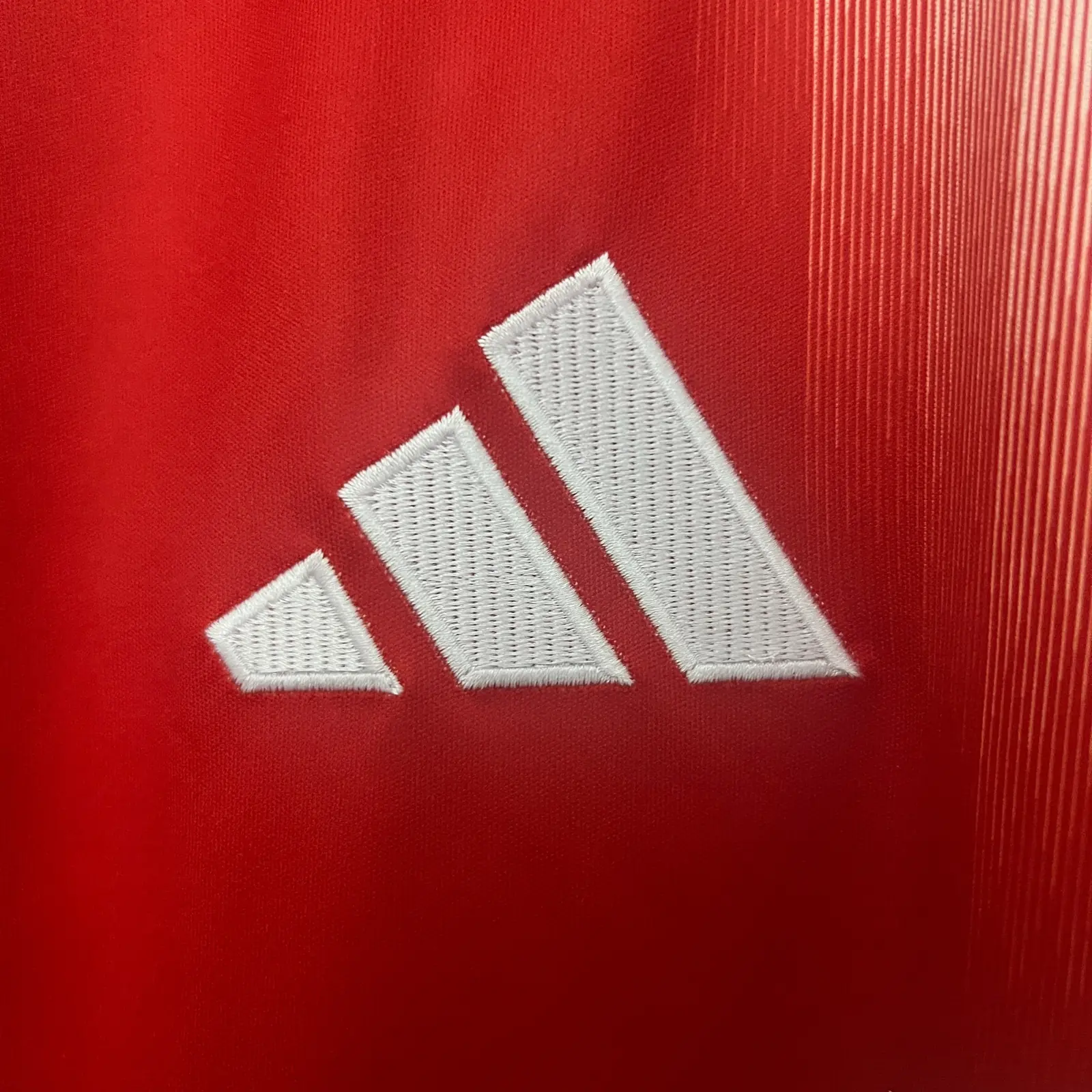 2025/26 Bayern Munich Home Shirt thumbnail 3