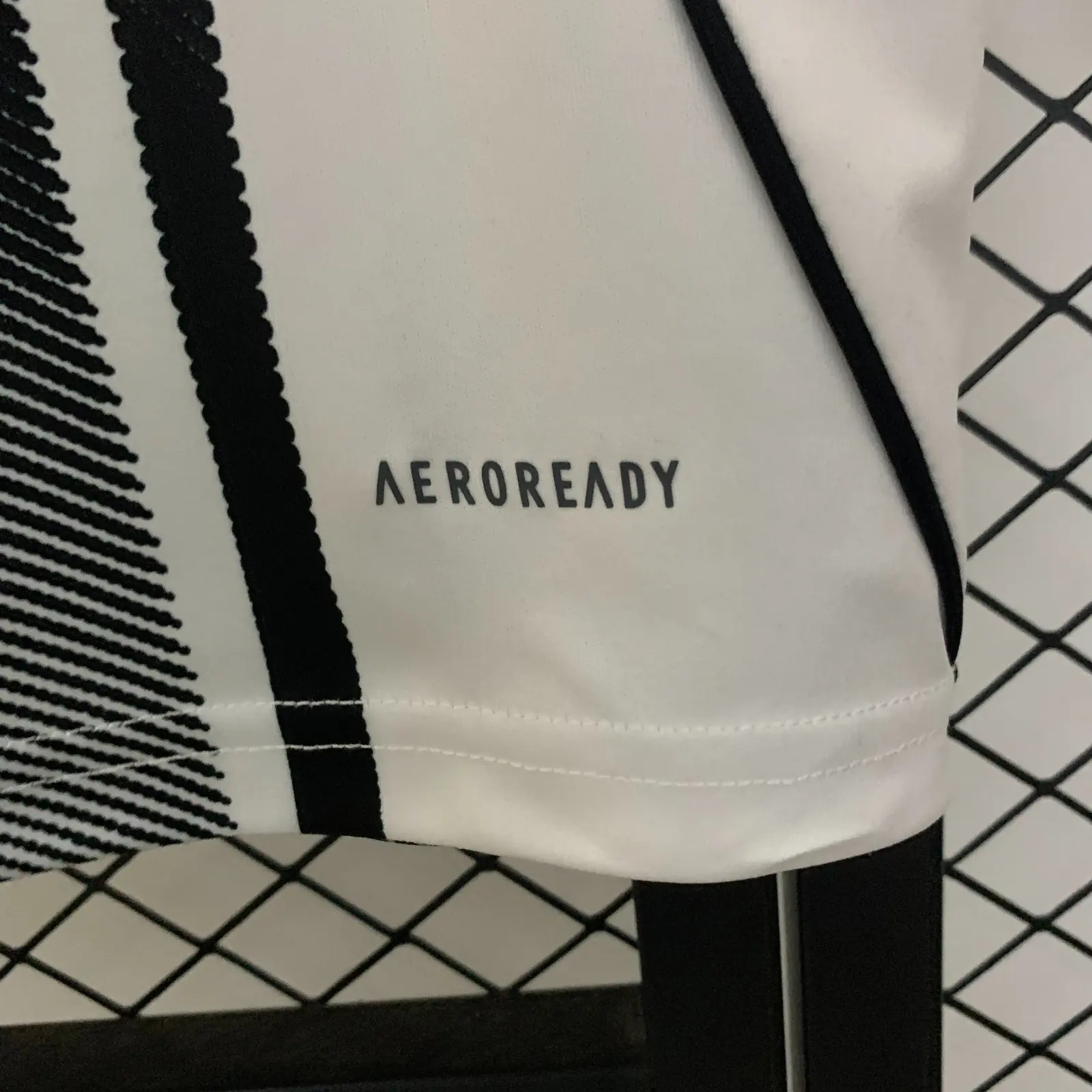2025/26 Juventus Home Shirt thumbnail 4