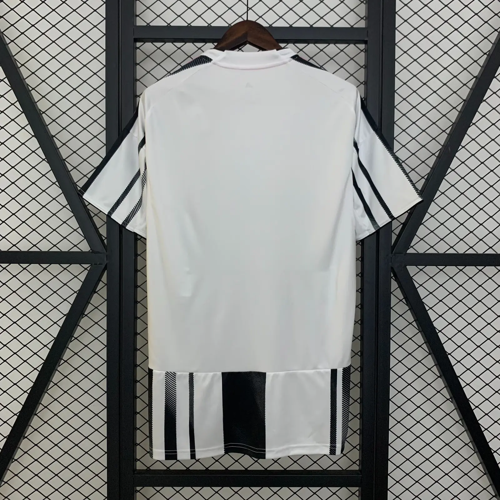 2025/26 Juventus Home Shirt thumbnail 5