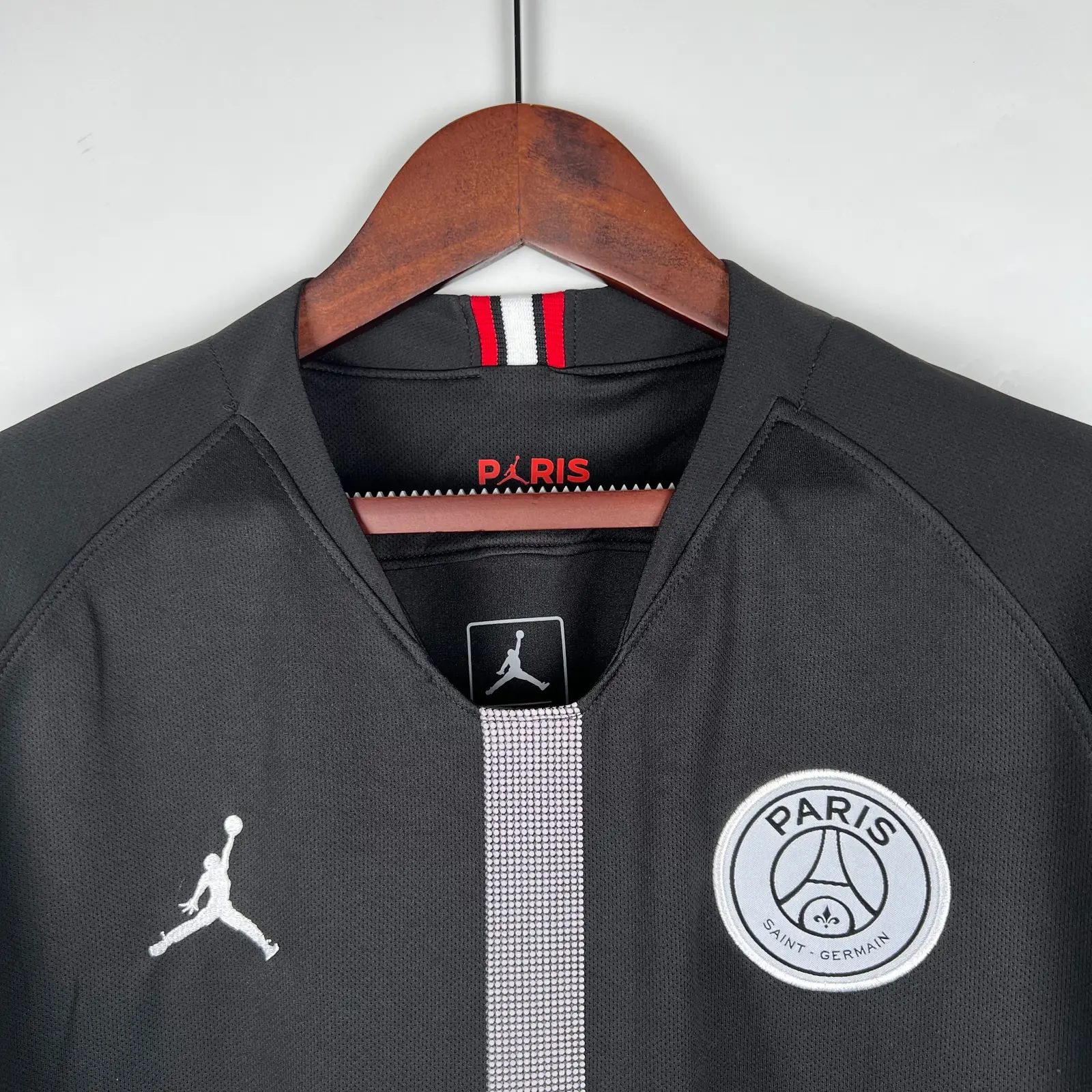 Paris Saint-Germain 2018/19 Black Retro Shirt thumbnail 3