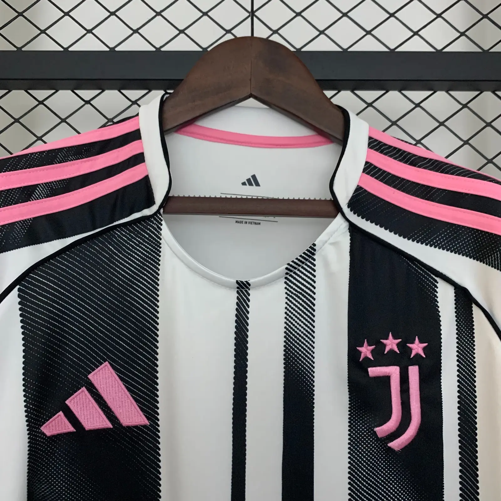 2025/26 Juventus Home Shirt thumbnail 3