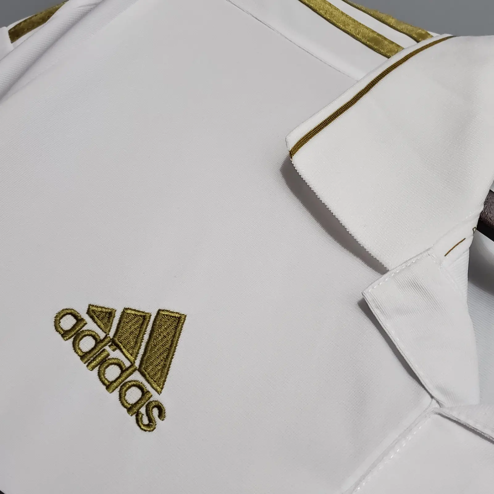 Retro Real Madrid 2011/12 Home Shirt thumbnail 3