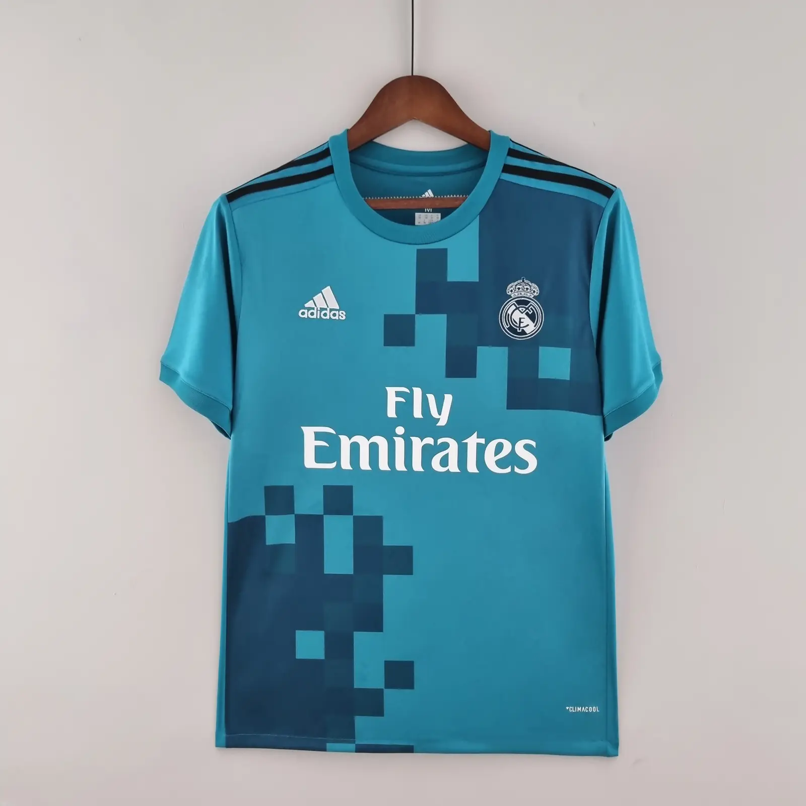 Retro Real Madrid 2017/18 Third Away Shirt — Retro