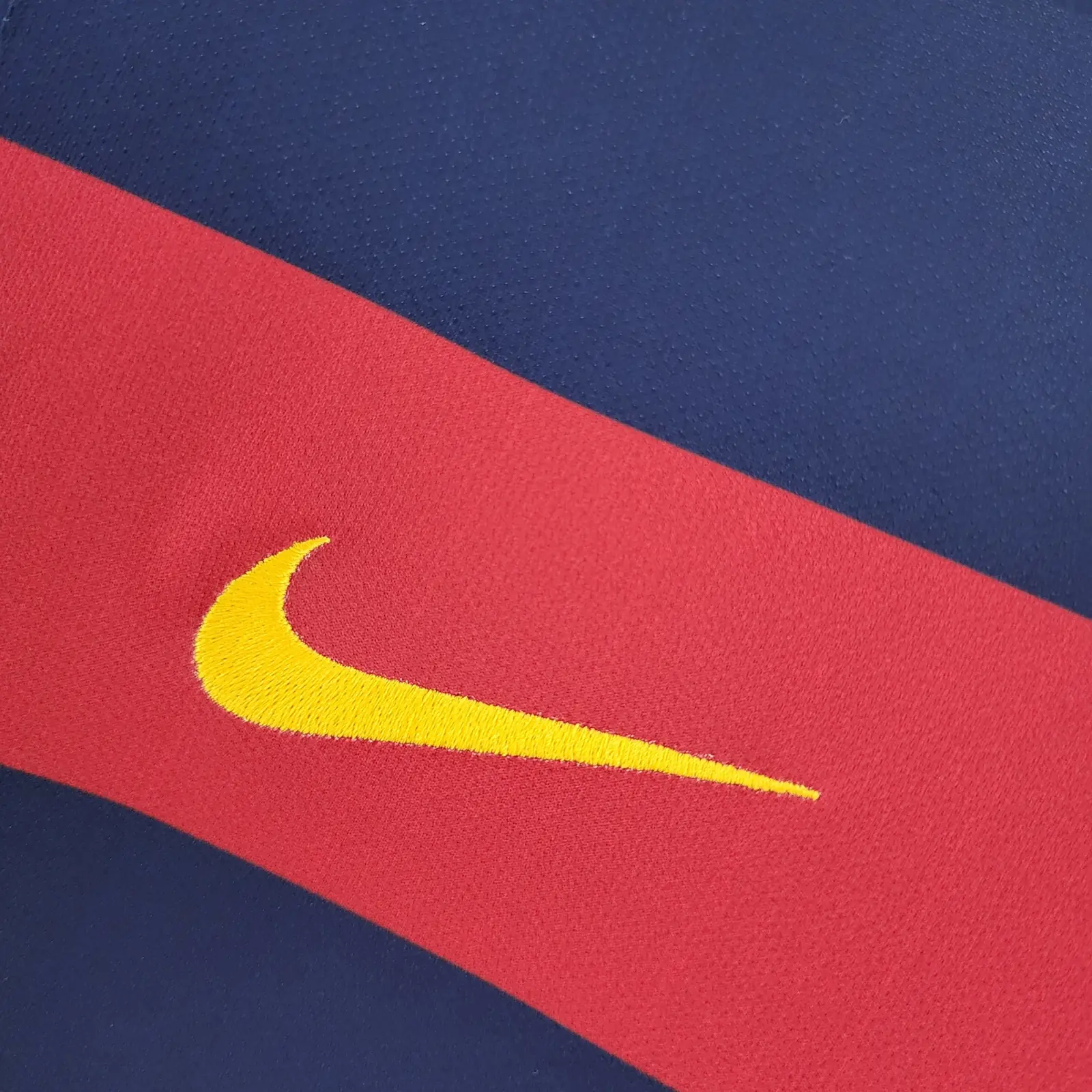 Retro 2015/16 Barcelona Home Shirt thumbnail 5