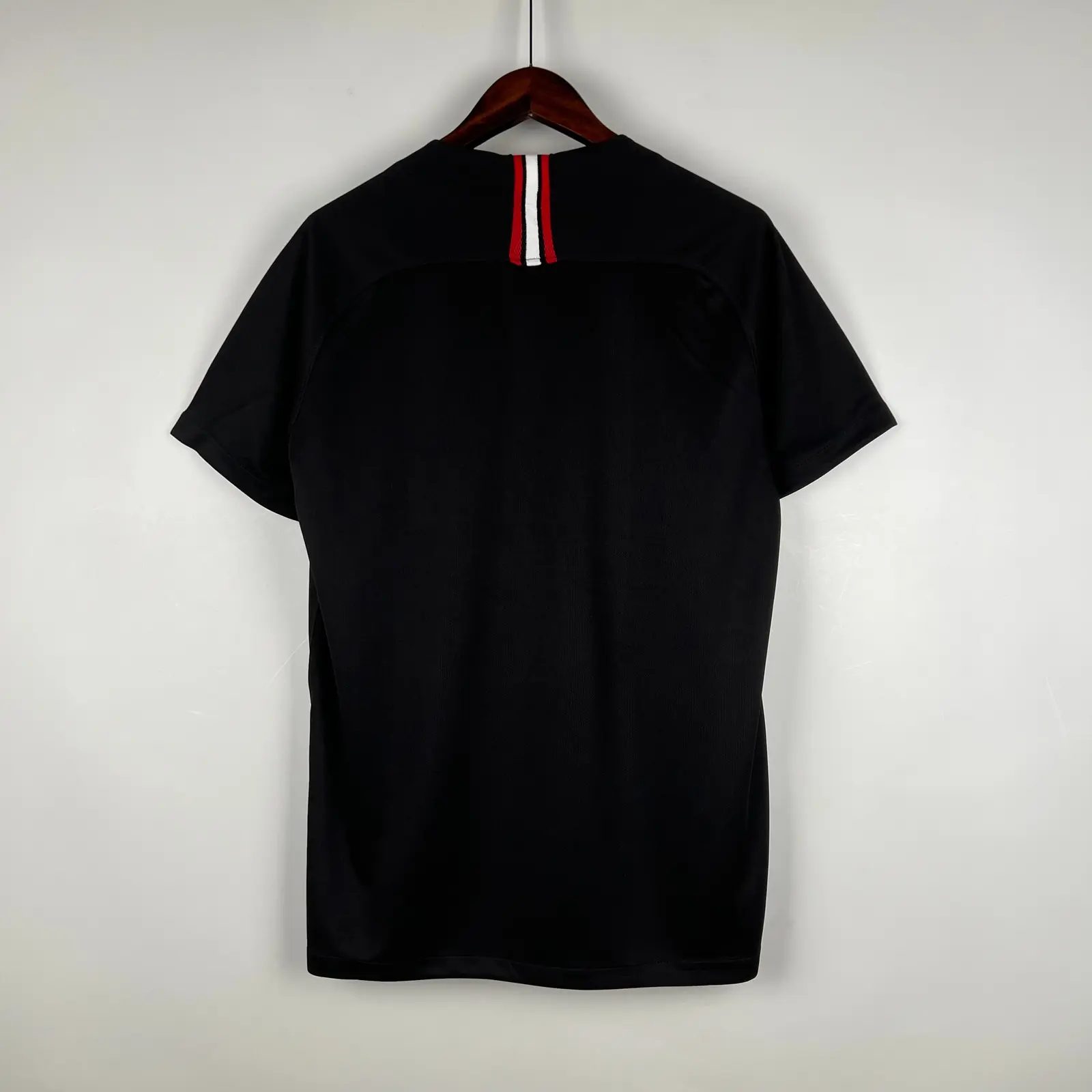 Paris Saint-Germain 2018/19 Black Retro Shirt thumbnail 2