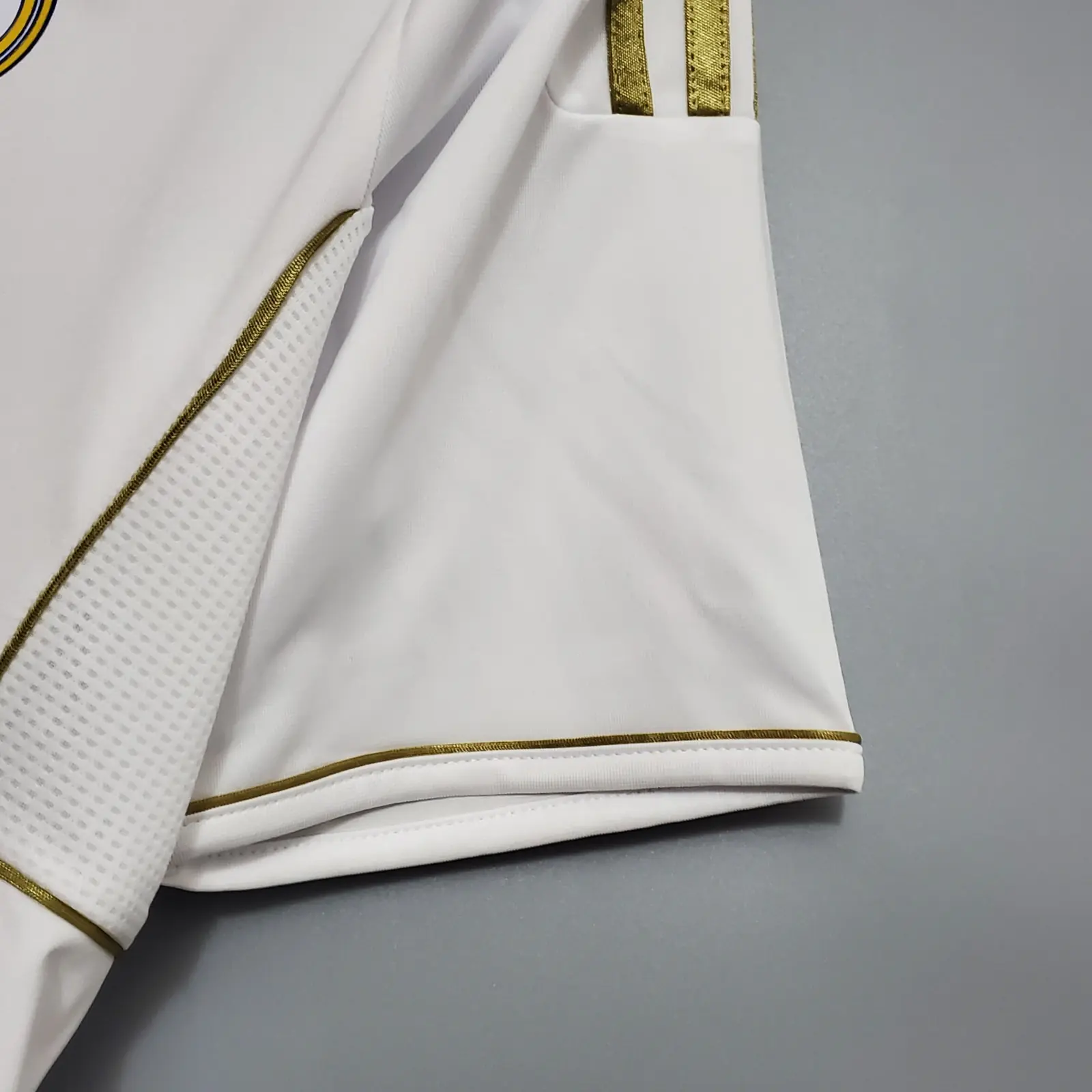 Retro Real Madrid 2011/12 Home Shirt thumbnail 7