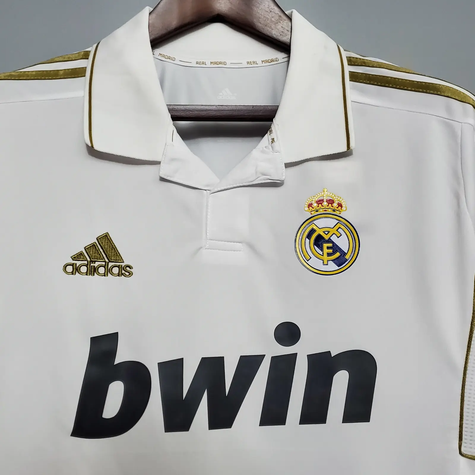 Retro Real Madrid 2011/12 Home Shirt thumbnail 2