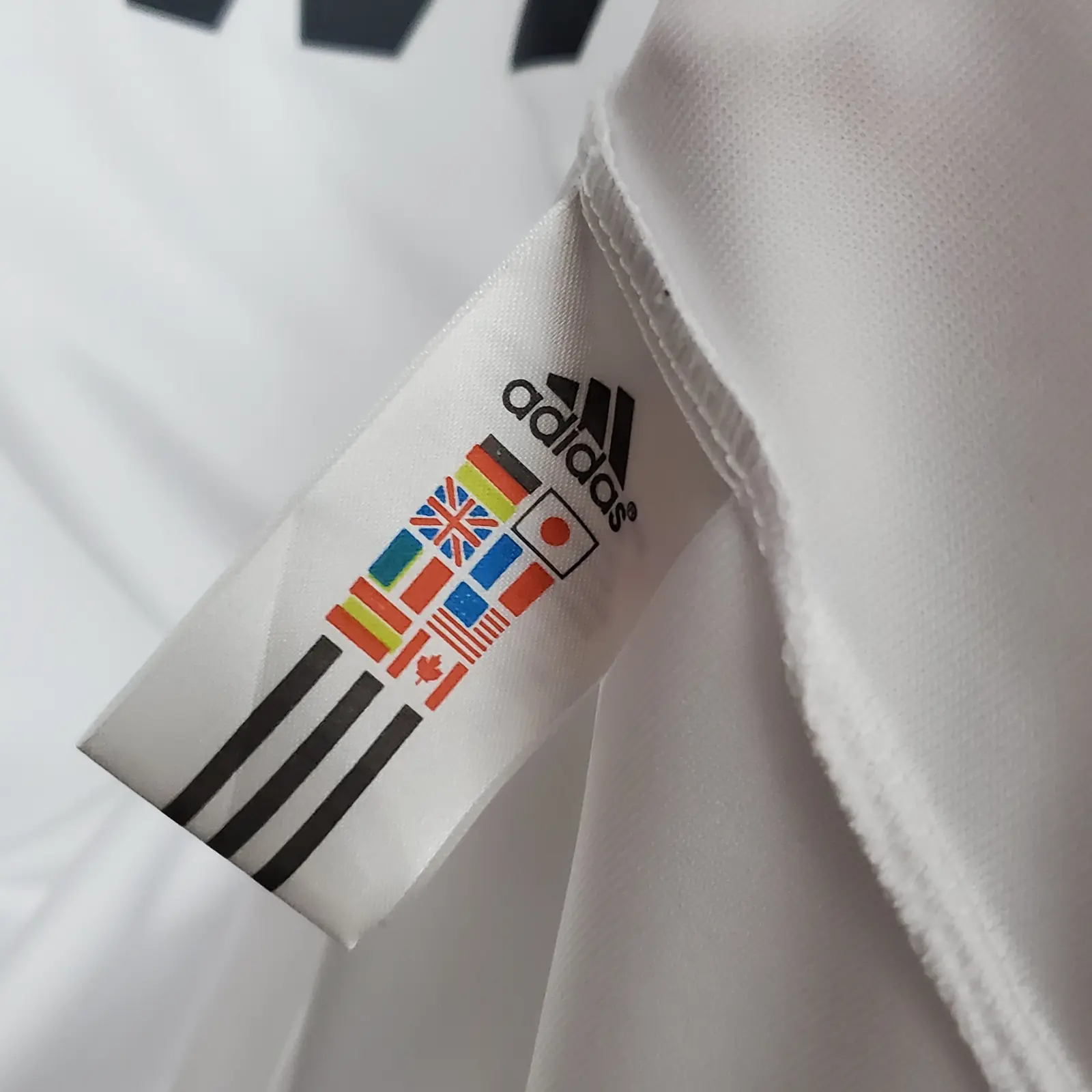 Retro Real Madrid 2011/12 Home Shirt thumbnail 4