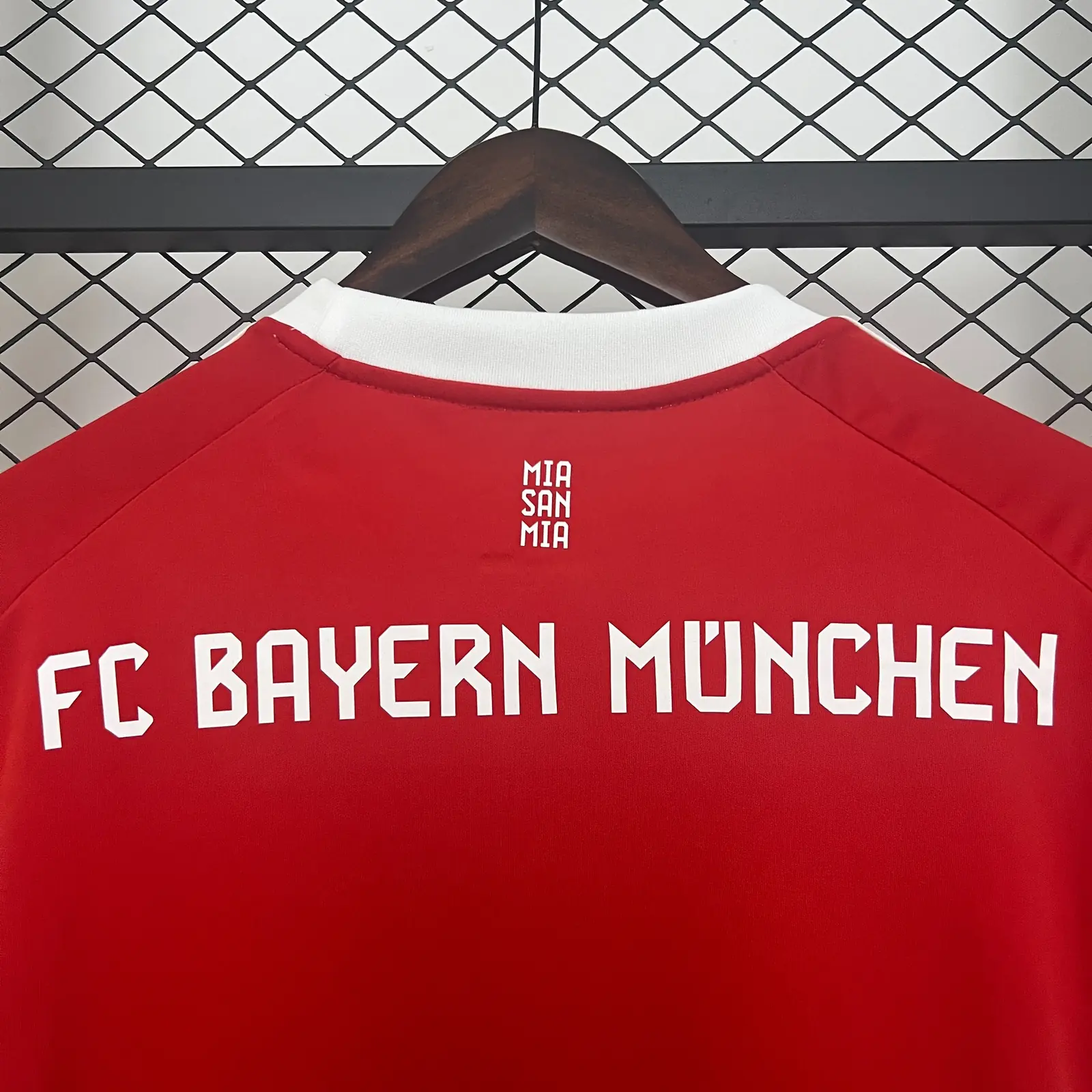 2025/26 Bayern Munich Home Shirt thumbnail 6